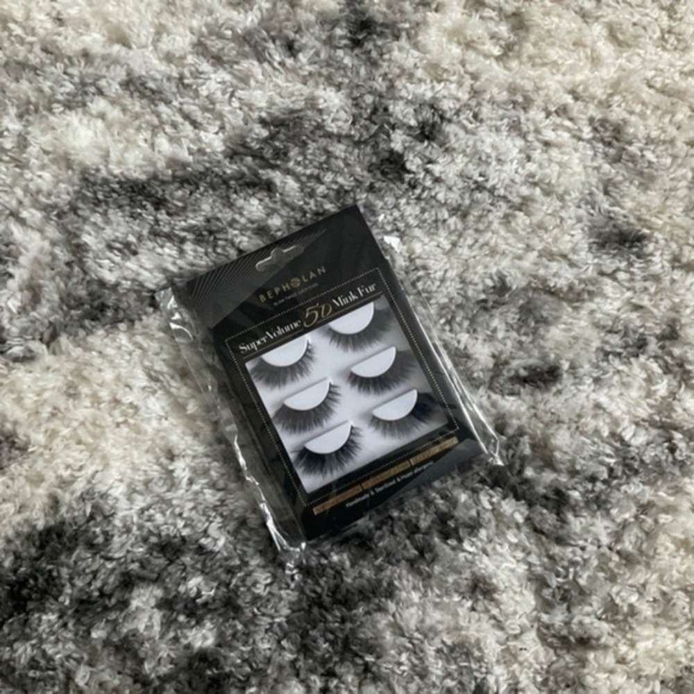 Eyelashes‎